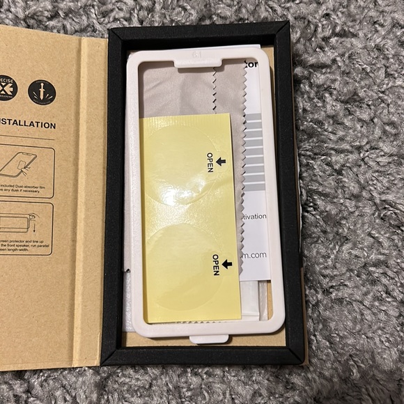 iPhone 11 Screen Protector - Picture 3 of 4